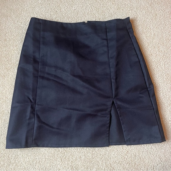 Two skirts never worn - Picture 4 of 6